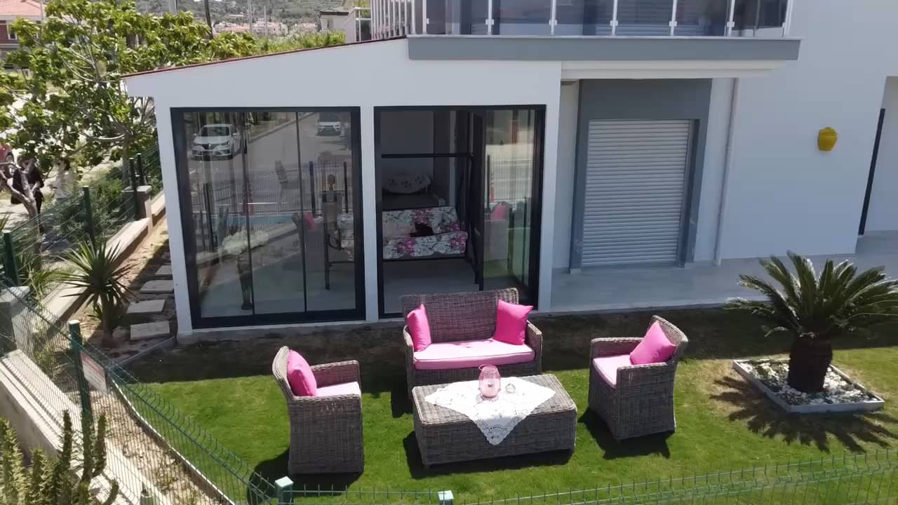 Villa İzmir ÇEŞME ÇİFTLİKKÖY DE SATILIK MÜSTAKİL BAHÇELİ DENİZE YÜRÜME