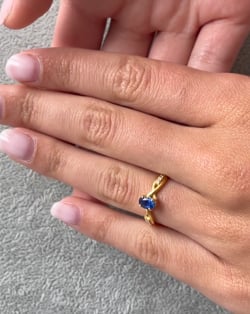 Vidéo: Bague Or Jaune Saphir et diamants 1.32grs