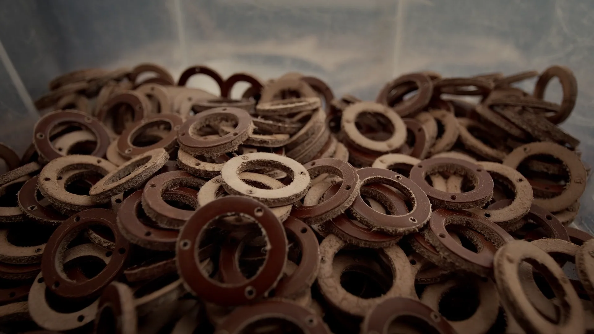 Brooks Plump Leather Grips: Adjustable & Hardwearing Grips