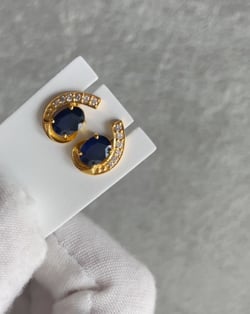 Vidéo: Boucles d'oreille Or  Jaune Saphir et Diamants 2.10grs