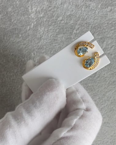 Video: 14K Gold Aquamarine Diamonds Earrings
