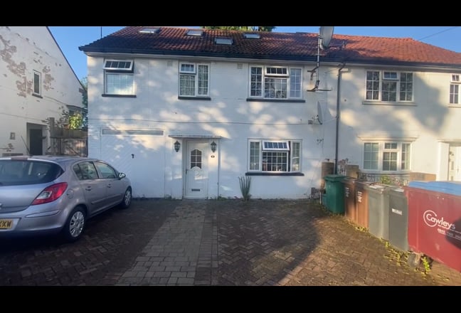 Enormous Room in Friendly House All Bills Included Main Photo