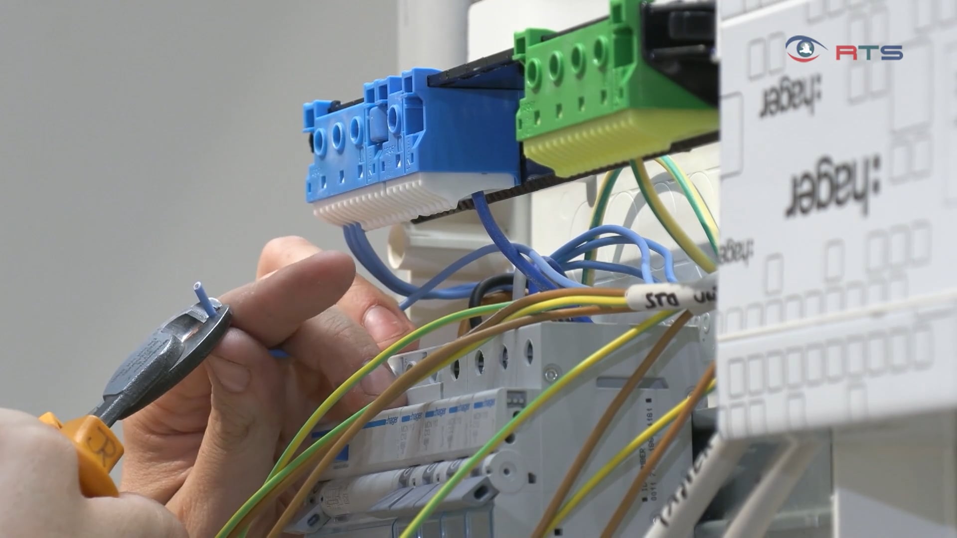 beim-tag-der-elektriker-werden-die-besten-lehrlinge-gesucht