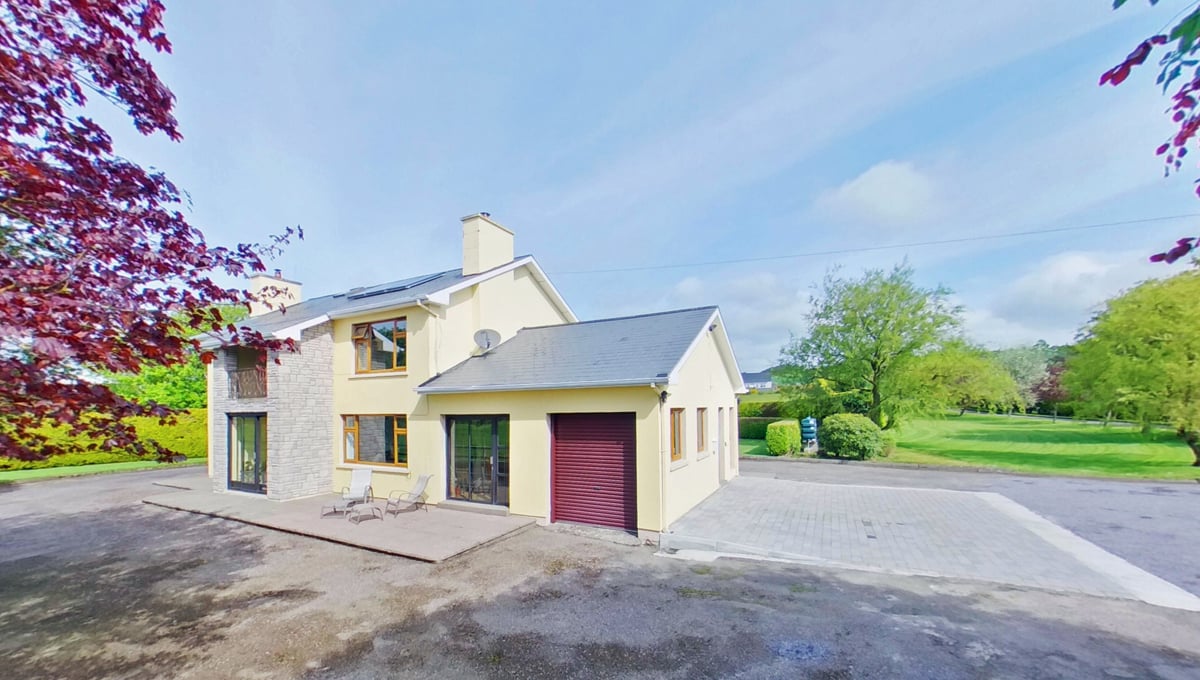 Teadies Lower, Enniskeane, West Cork, for sale with Henry O'Leary on Vimeo
