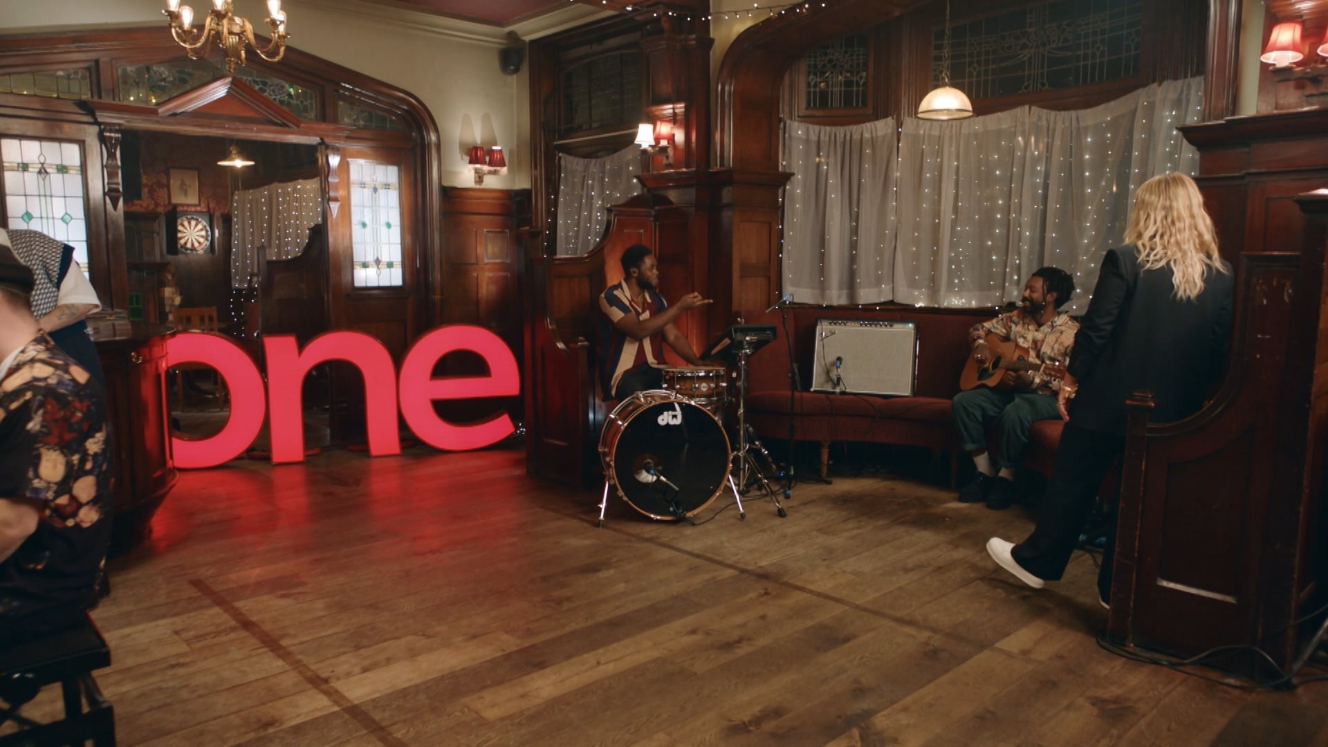 ELLA HENDERSON & TOM GRENNAN - LET'S GO HOME TOGETHER (THE ONE SHOW LIVE)