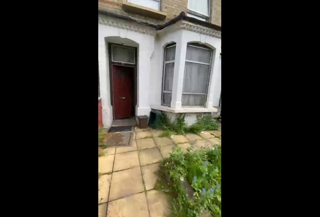 Large Double Bedroom In Great Location Main Photo