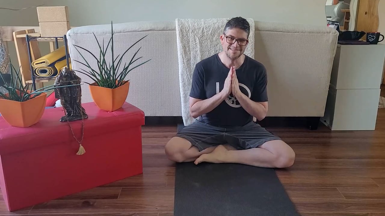 2.5 Viparītakaraṇī & Antaḥśānti - La demi-chandelle avec calme intérieur (20min)