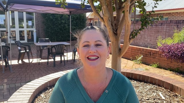 How does Mary Mac's Place help people?