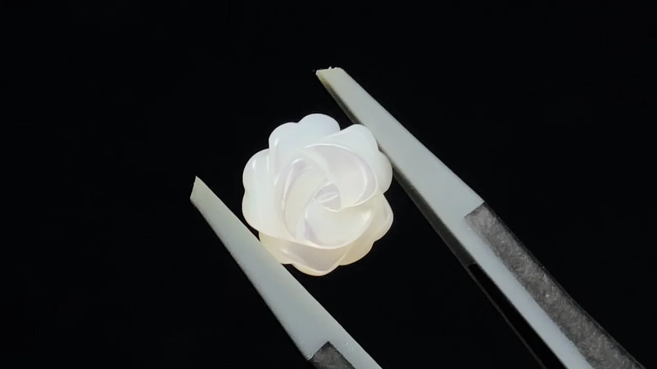 マザーオブパール ホワイト 薔薇8mm 【片穴】 4粒｜天然石ビーズの卸 