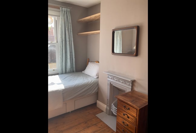 Large Bright "Ensuite" Room Available Main Photo