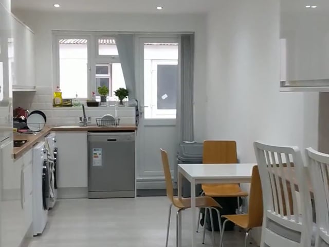 Ensuite Double Room in Beautiful Shared House NW2 Main Photo