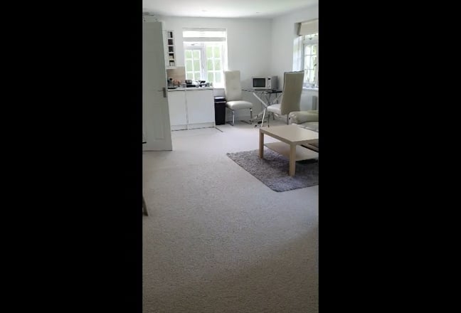 Self contained living - ideal for McLaren Main Photo