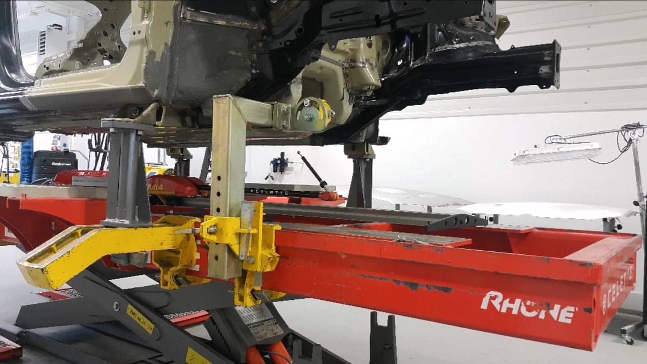 Skoda Superb on Celette frame machine with Electronic measuring system