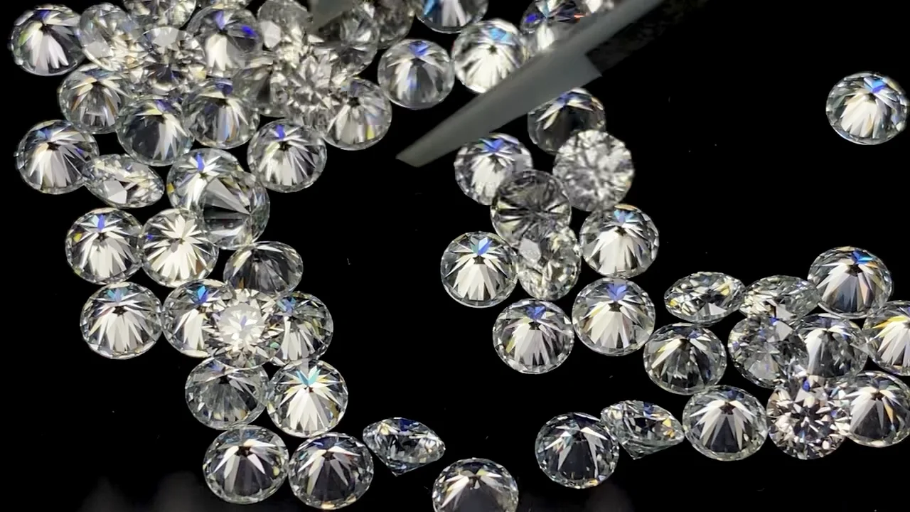 動画】モアサナイトAAA ルース ラウンドファセットカット4×4mm 動画】モアサナイトAAA ルース ラウンドファセットカット4×4mm