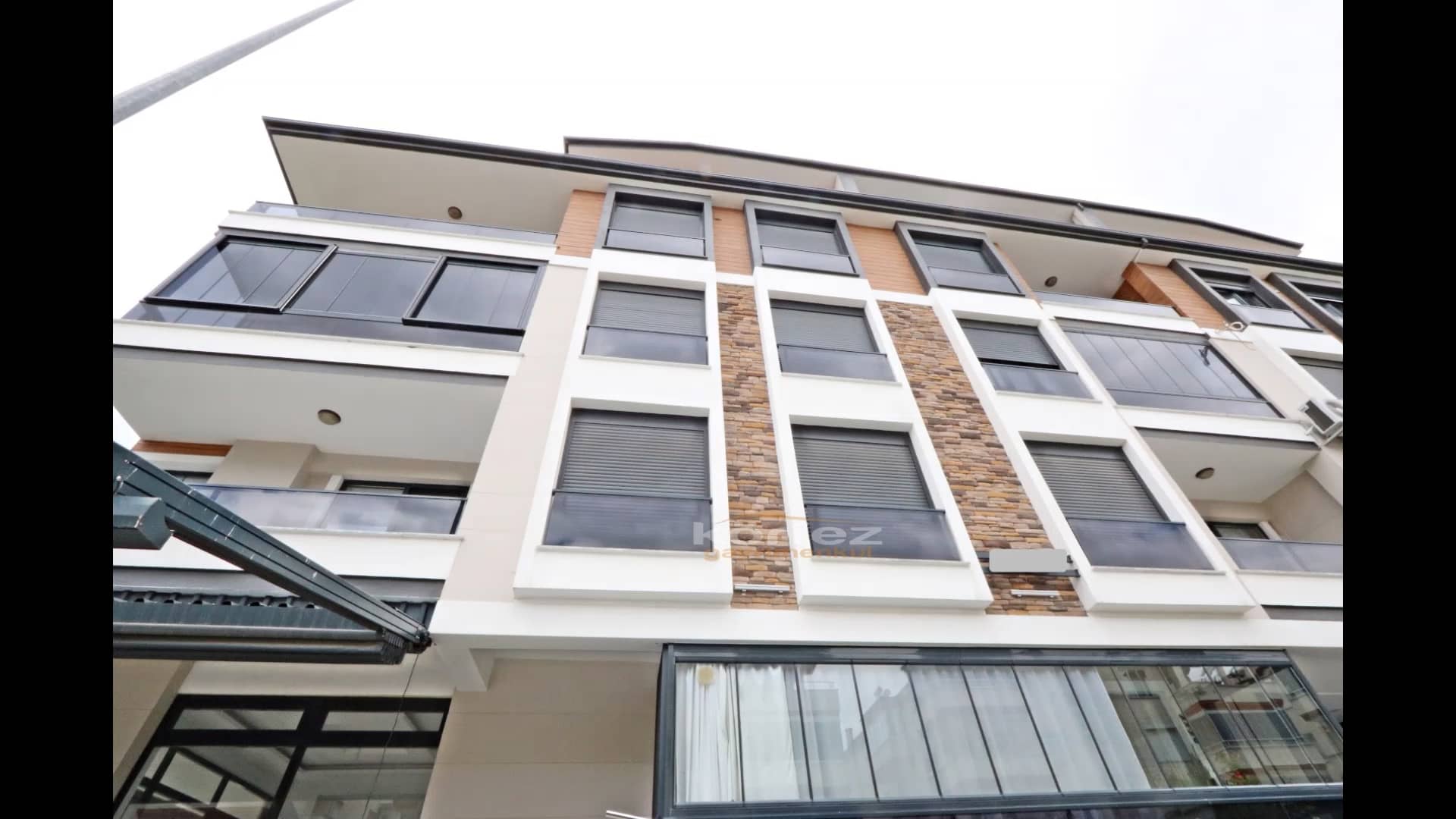 Daire Balıkesir AKÇAY KÖRFEZ�DEN ARA KAT ASANSÖRLÜ EBEVEYN BANYOLU ŞIK