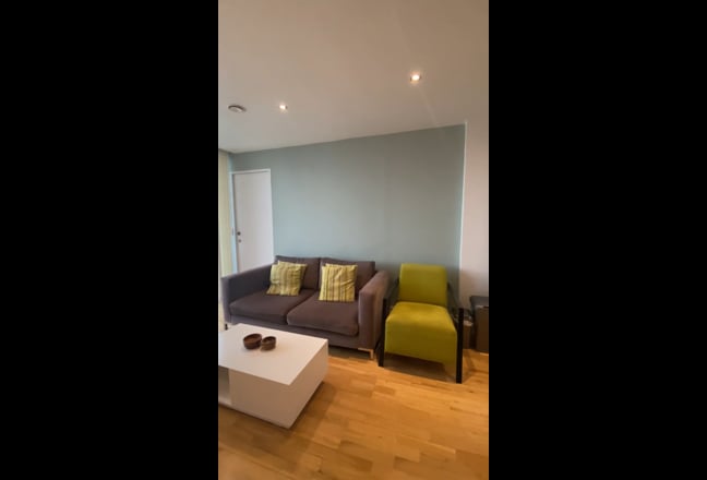 Single bedroom in penthouse - large balcony Main Photo