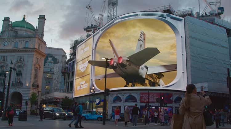 AVENGERS - Piccadilly Circus