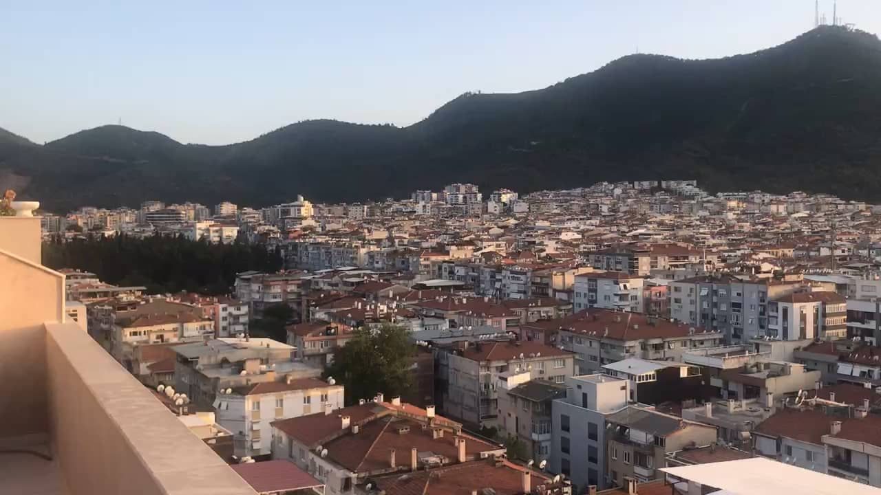 Daire İzmir BALÇOVADA EŞYALI FULL DENİZ MANZARALI YENİ BİNA TERS