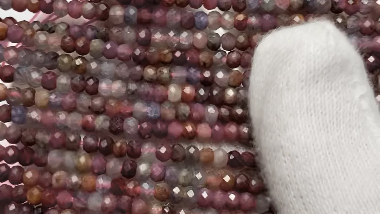 ルビー＆サファイア ボタンカット3×3×2mm 1連｜天然石ビーズの卸問屋 