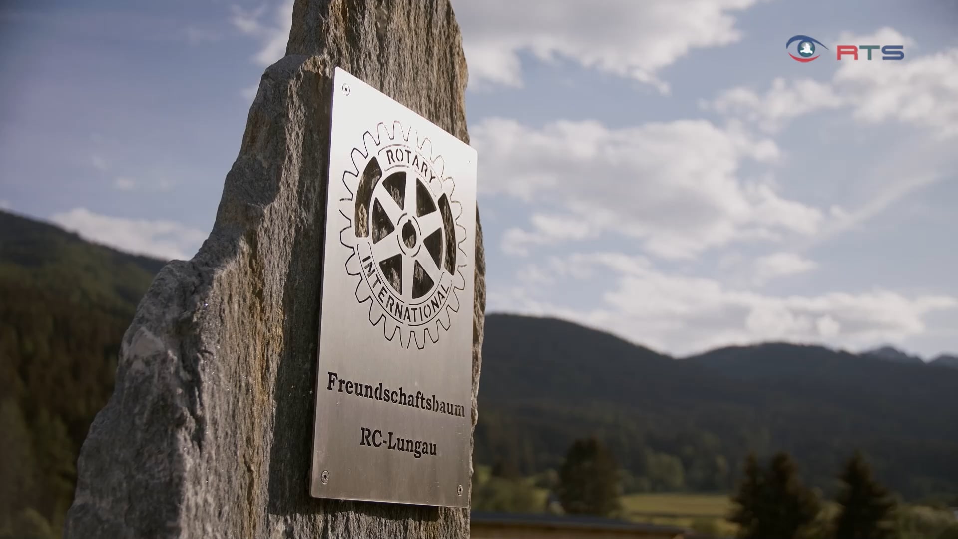 kummerstein-statt-kummerkasten-mittels-qr-code-kann-man-den-rotary-club-lungau-kontaktieren
