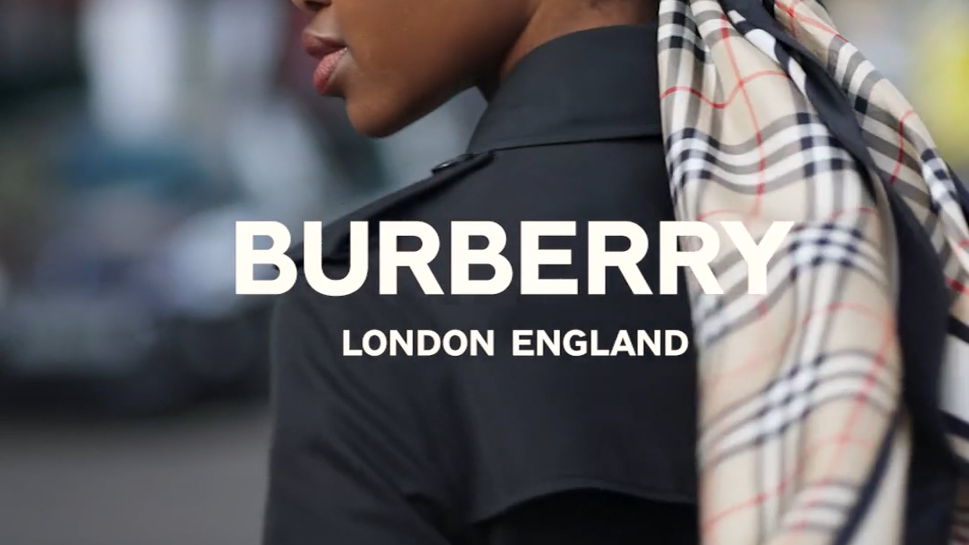 BURBERRY - Street Edit