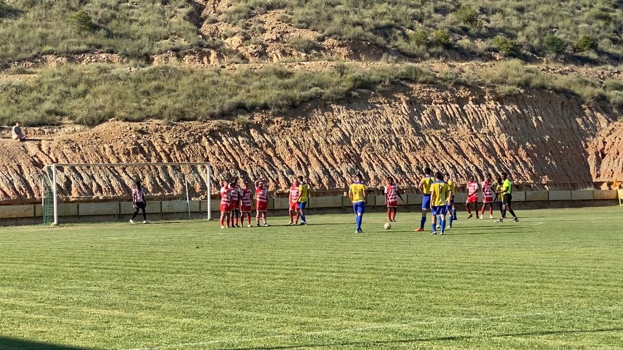 Gol de falta de Cristian Luque (Jugador Ontiñena) Ontiñena 6-1 San Esteban / J34 / 1ª Regional Gr2