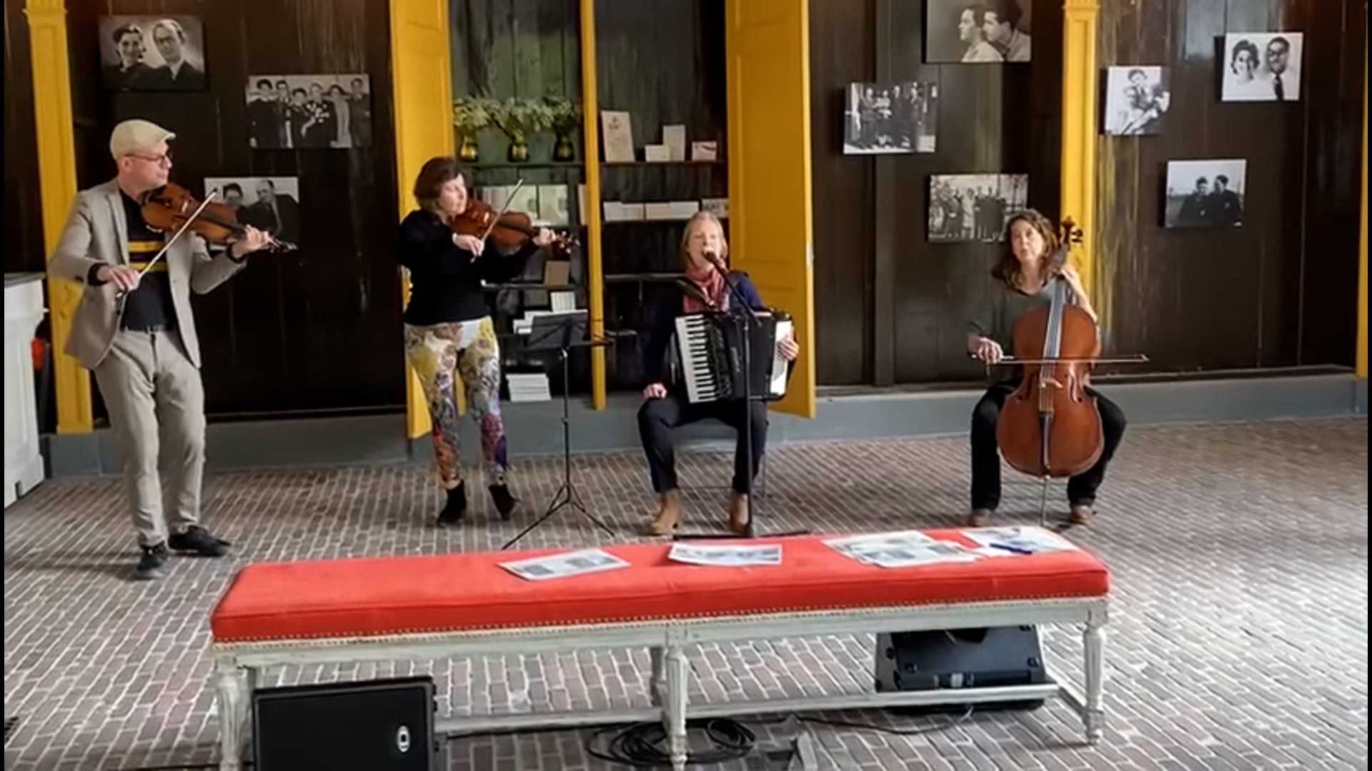 Zayt Gezunt - The Klezmer Society