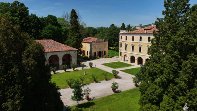 Spectacular Venetian villa with private park and swimming pool