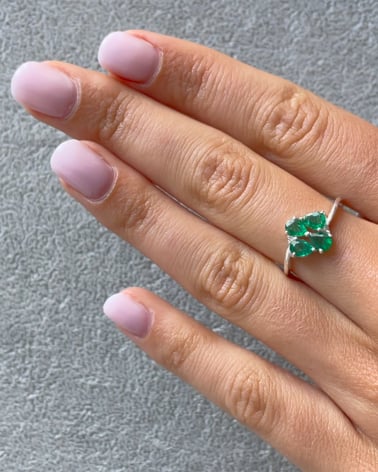 Video: Gold Emerald Diamonds Ring