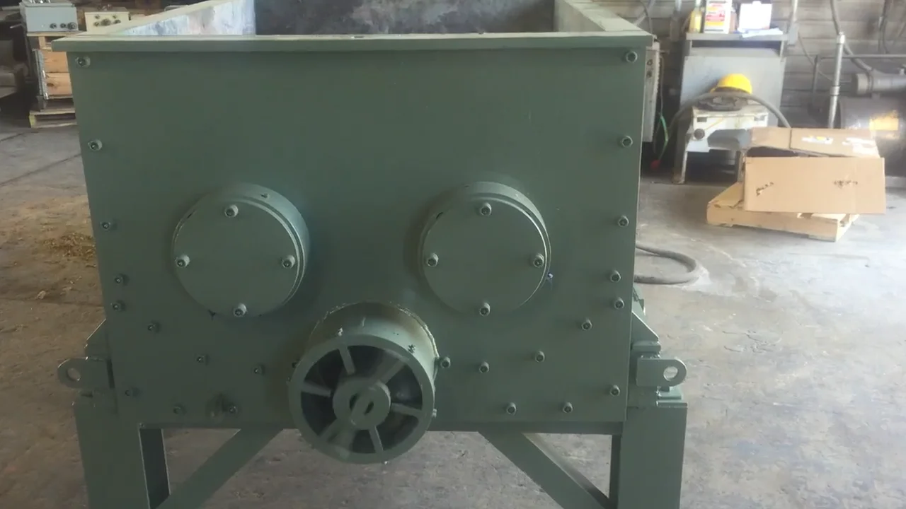 7JJH01 Twin Shaft Pugmill Mixer Screw Conveyor Video on Vimeo