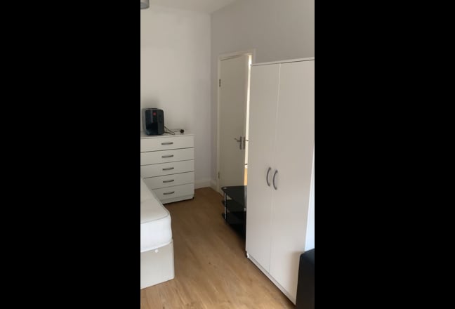 Holloway\ Large Room With Private Garden  Main Photo
