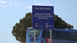 Últims detalls al camí peatonal de l'accés sud