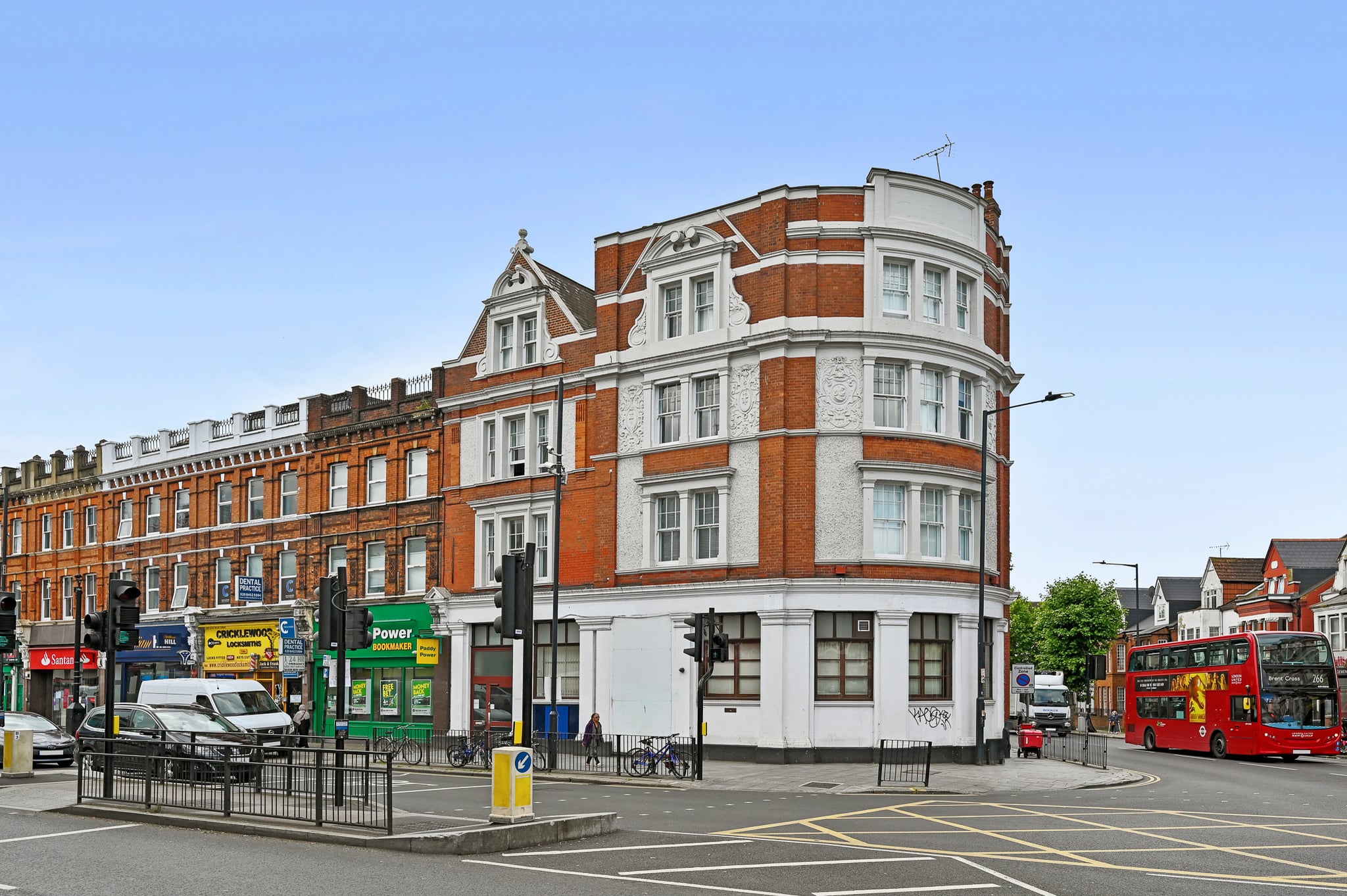 Callaway & Co Retail/Office Unit, Cricklewood Broadway on Vimeo