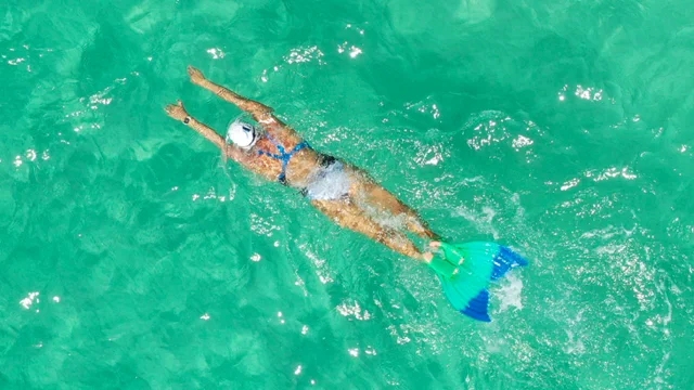 Merle the eco mermaid swims non-stop for 12 HOURS to break record