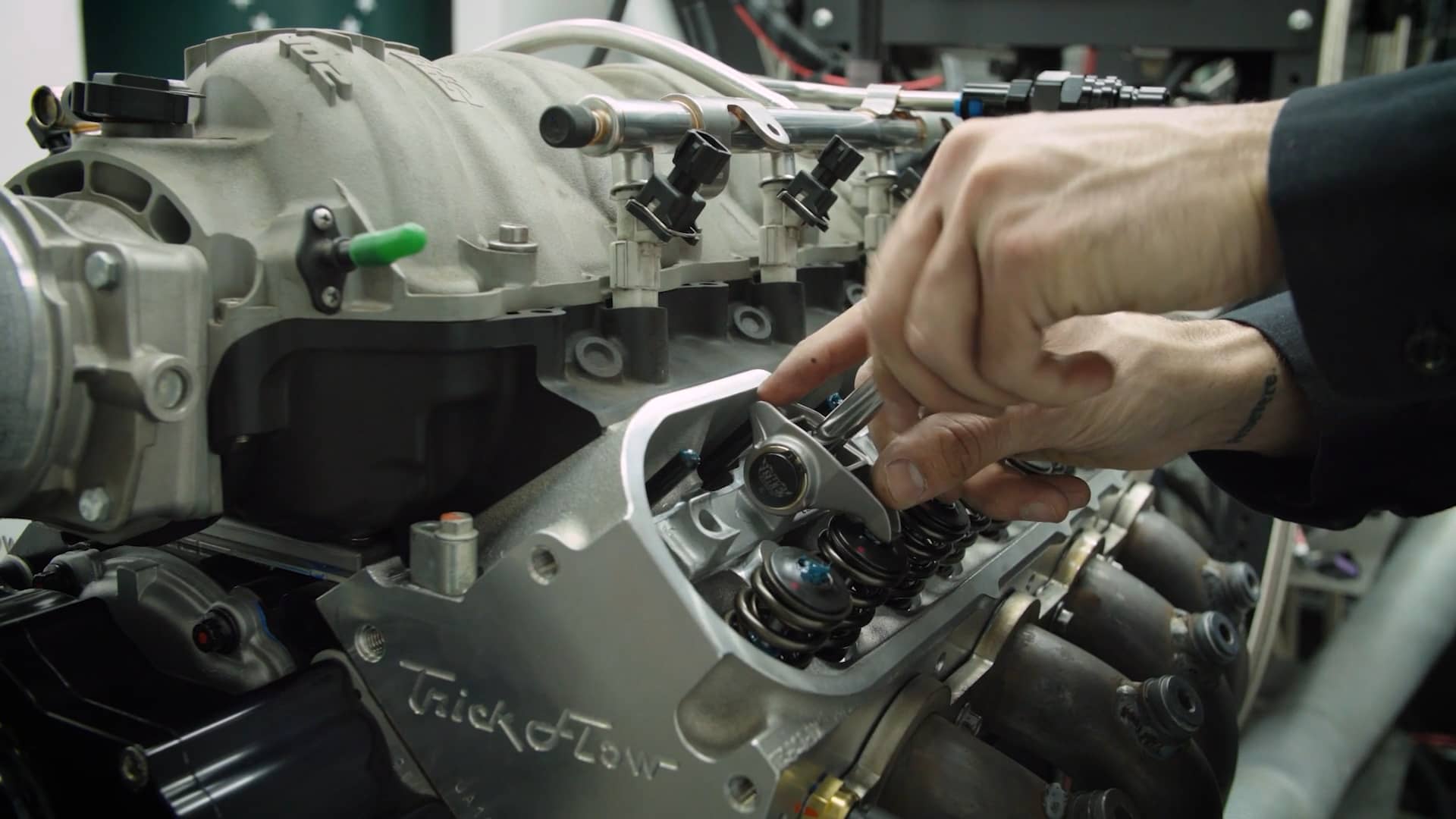 How to Install LS Push Rods and Rocker Arms Summit Racing LS Engine