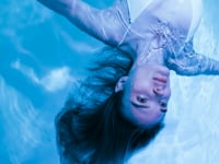 Video Gallery - Underwater photo studio with pre-set continuous lighting