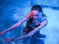 Video Gallery - Underwater photo studio with pre-set continuous lighting