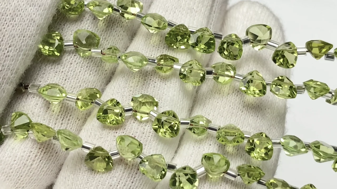 ○いくらです○（666）ペリドットファセットカット 2連 42㌢ …他