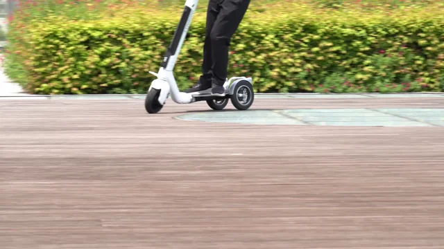 Striemo: el patinete eléctrico de tres ruedas anti caídas de Honda