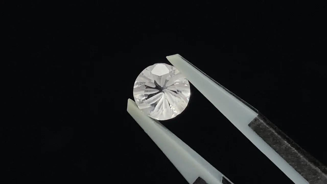 アクセサリー aaa 宝石質クリスタルAAA 彫刻入りラウンドファセットカット6×6mm 5