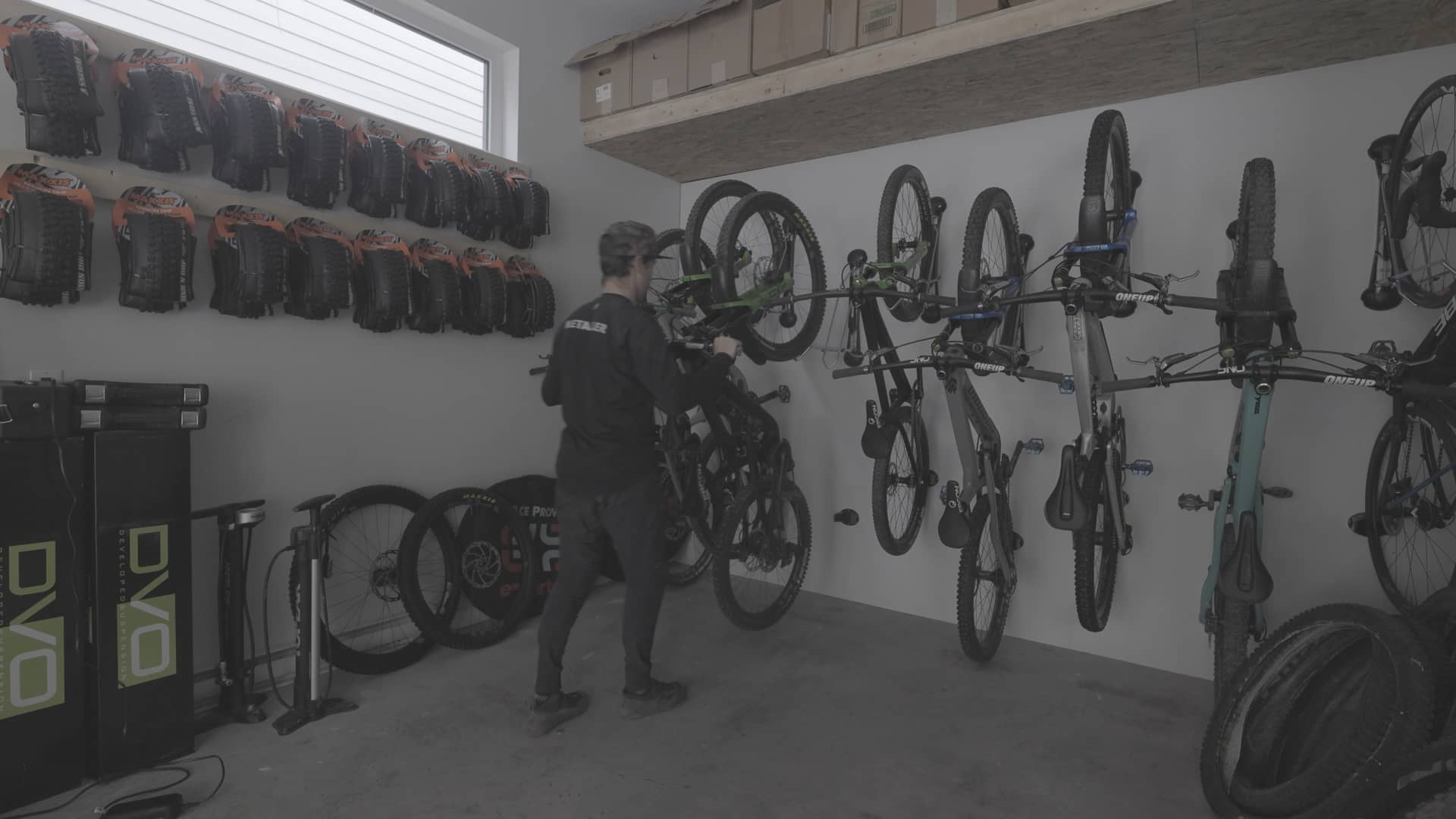 Storing Bikes with Hydraulic Brakes in a Steadyrack on Vimeo