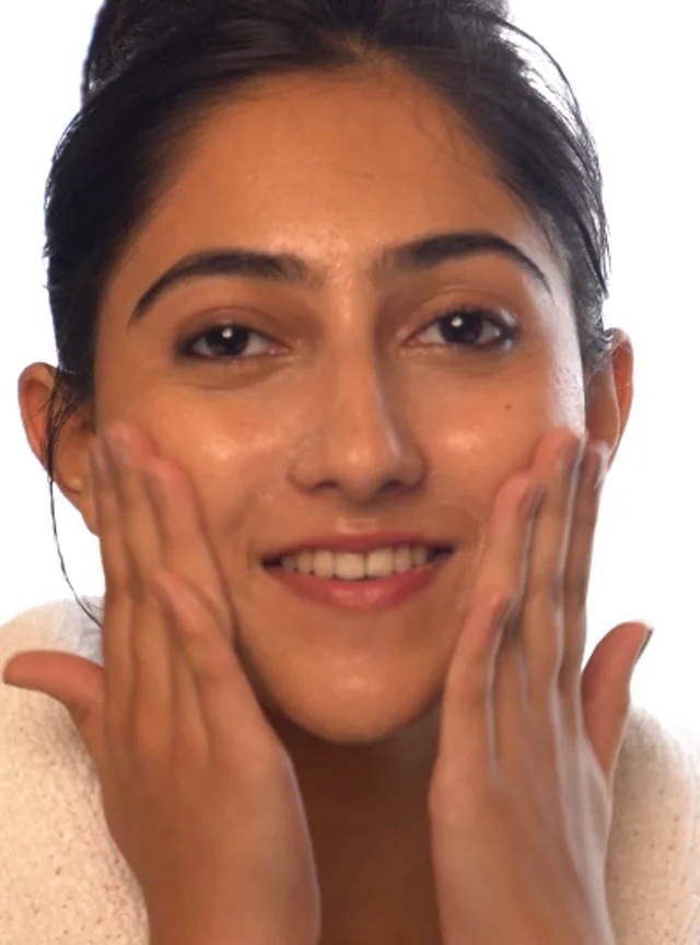Delicate Facial Cleanser Kashmiri Saffron & Neem