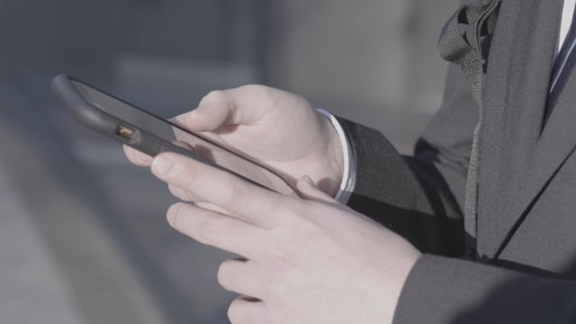朝のメールチェックはビジネスマンのたしなみ