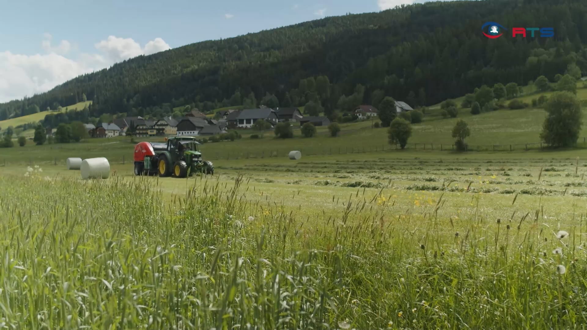 gewerbliche-dienstleister-gerhard-kassar-aus-dem-lungau-bietet-hilfe-bei-landwirtschaftlichen-taetigkeiten