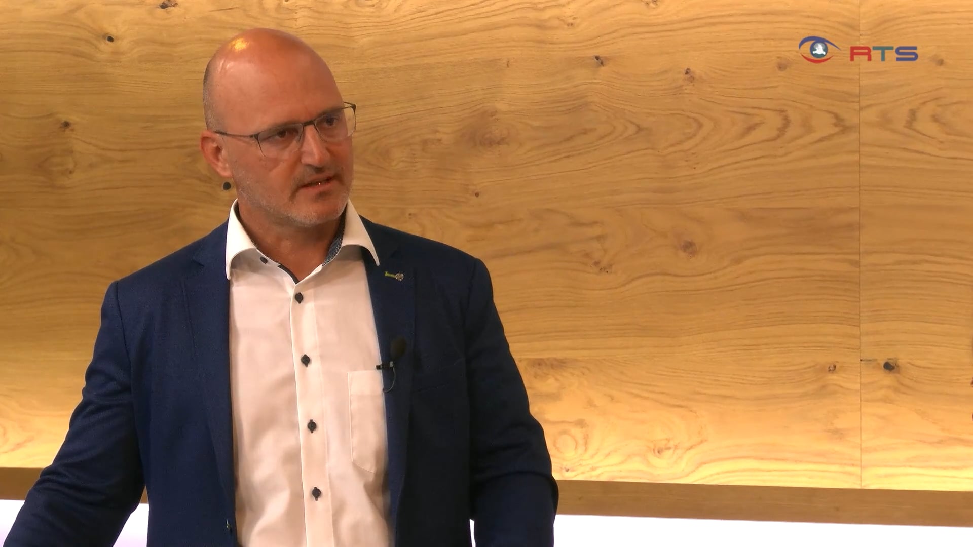 gewerbliche-dienstleister-fachgruppenobmann-der-unternehmensberater-hans-joerg-weitgasser-im-talk