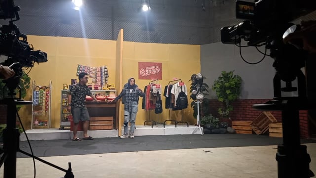 Couple acting on production set