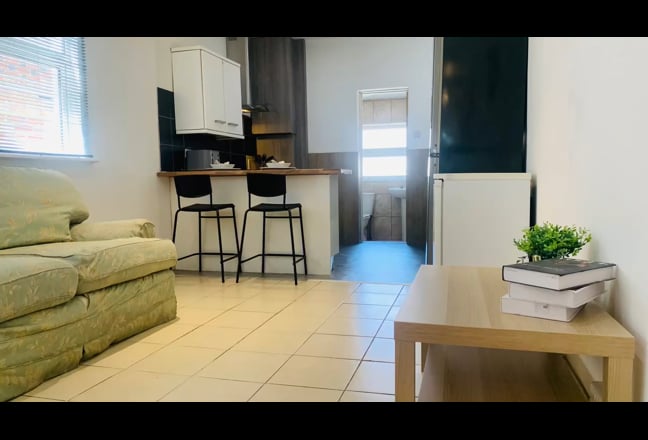 Beautiful house share (London Road) 25% DISCOUNT Main Photo