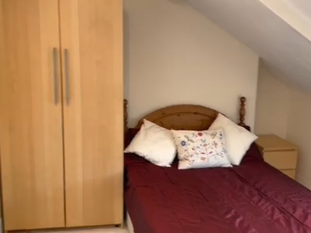 Lovely Large Double Attic Room, No Deposit Main Photo