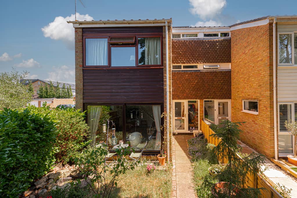 Buckingham Gardens, West Molesey Newton Huxley on Vimeo