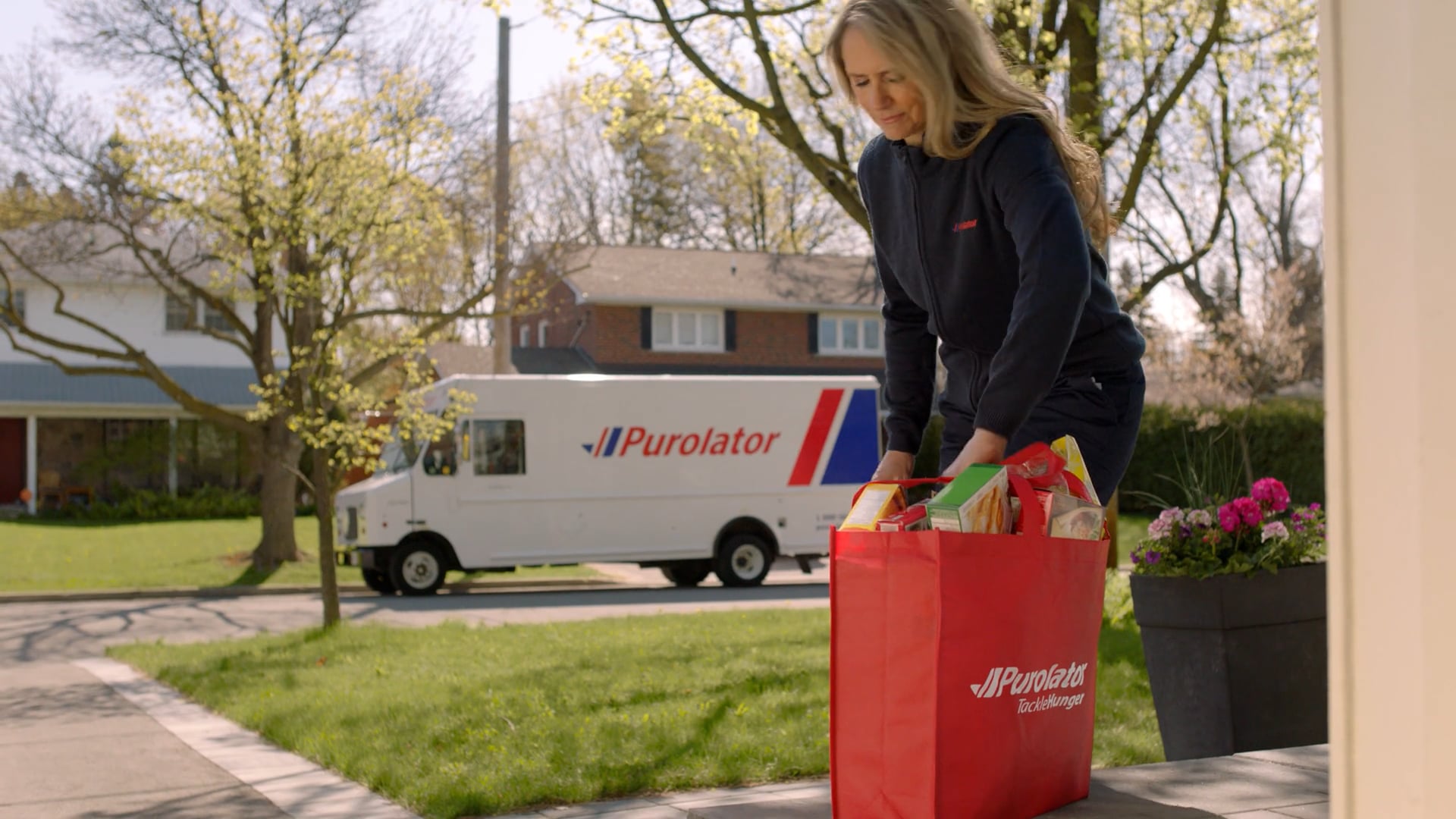 Purolator - Fill a Bag and Tackle Hunger